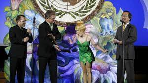 A blue harvest moon will rise, allowing the fairies to use a precious moonstone to restore the pixie dust tree, the source of all their magic. Tinker Bell And The Lost Treasure Organizaciya Obedinennyh Nacij