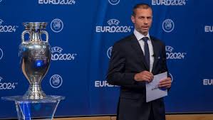 Čeferin her zaman bağımsız bir süper lig kurulmasını reddetti ve bunun asla kendi gözetiminde olmayacağını garanti etti. Uefa President Aleksander Ceferin Vows Not To Shy Away From Ffp Sanctions Against Big Clubs 90min