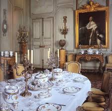 A Salle A Manger Sheathed In Painted Oak Boiserie Salle A Manger Classique Deco Salle A Manger Decoration Interieure