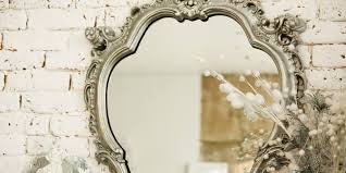 The bedroom needs to be completely calm or yin so that people can fall into a deep slumber. Reflections On Feng Shui 10 Mirror Do S And Don Ts Red Lotus Letter