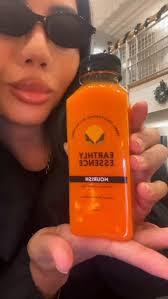 @king_maly_ wants to tell you something 😏 @earthlyessencechi  shopearthlyessence.com, #freshpressedjuice #selfcare #hydrate #replenish  #chicago