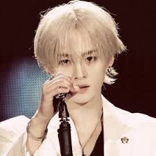 Kiss It has literally been Lee Know's fansite for 5 years and has never  posted a photo of him outside of official schedules 🫩. Many people still  don't understand the difference between