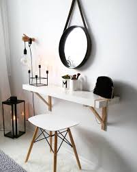 Runder Wandspiegel Liz Mit Schwarzer Lederschlaufe Westwingnow Wohnung Wohnzimmer Schlafzimmer Regale Wohnung