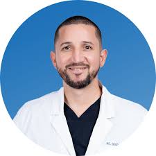 Soy el Dr. Diosdado Ferrer Médico cirujano especialista en urología, me  encargo de ver el tratamiento de enfermedades del sistema urinario. Soy  miembro de la sociedad peruana de Urología y de la