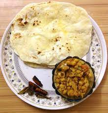 Matar Kulcha Plain Kulche Served With Delicious Matar Masala Recipe Food Snapchat Food Delicious