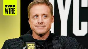 Resident alien é a nova aposta do syfy, uma série protagonizada por alan tudyk enquanto um médico de outro mundo. Let The Alan Tudyk Be With You Nycc 2019 Syfy Wire Youtube