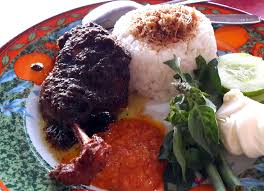 Masukkan bumbu antara lain, 2 sendok makan minyak ayam kedalam mangkok bersama dengan ¼ sendok teh penyedap rasa. Resep Ayam Hitam Madura Masakan Mama Mudah