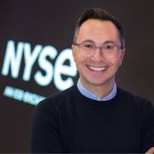 Decades of dedication, delivered daily. Congrats Ian Wolff, Abby, and Ken!  Thank you for all you too every single day at NYSE!