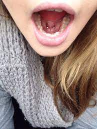 Piercing Embaixo Da Lingua Freio Body Piercings Piercings Cute Piercings
