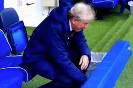 Roy hodgson, london, united kingdom. Video Roy Hodgson Struggles To Take Knee Before Chelsea Vs Palace