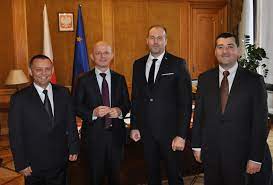 Marian banaś graduated from the faculty of law and administration at the jagiellonian university (1979). Nowi Wiceministrowie Finansow Ministerstwo Finansow Aktualnosci