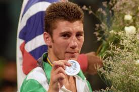 Wayne McCullough makes incredible gesture to old boxing club as Irish  Olympic legend presents gym with gift