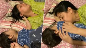 Sunidhi chauhan shared the first photo of her son on. Sunidhi Chauhan S Adorable Duet With Son Tegh Will Make Your Day Watch Video Latestly