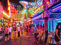 A go go, sejenis tarian strip juga terlihat ramai dalam remang lampu yang ditata dengan rapi. Mengintip Kawasan Patpong Wisata Seks Yang Legal Di Thailand Lifestyle Liputan6 Com