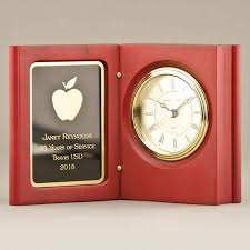 Retirement… did you imagine the day would ever come? Retirement Gifts For Teachers 40 Ideas To Honor Your Teacher In 2021 365canvas Blog