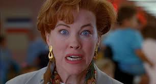 Mamma, ho perso l'aereo è stato accolto dalla critica nel seguente modo: Mamma Ho Perso L Aereo Catherine O Hara Ricrea Una Scena Cult Trent Anni Dopo