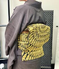 着物姿の顔 帯 漢錦 経糸で織り成す美しい発色が特長の漢錦 着姿の顔である帯 インパクトがそのままコーディネートに効いています となみ織物 着物コーディネート kimonostyle kyoto 着姿 袋帯 となみ帯 五代目仙福屋 men sweater sweaters fashion