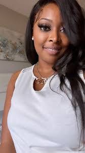 Lindsay Cota's Instagram, Twitter & Facebook