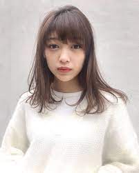 ベージュカラー ミディアムヘア ミディアム スタイリングもワンカールでとっても簡単 長年ヘアスタイルの研究をしているからこそ お客様に提案出来ます 簡単にヘアスタイリングを再現できる 持ちの良いカットテク ミディアムヘア