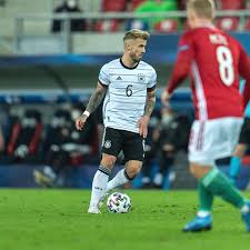 Niklas dorsch plays the position midfield, is 23 years old and 175cm tall, weights 72kg. Niklas Dorsch Niklasdorsch30 Twitter
