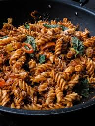 Easy Spicy Ground Beef Pasta A Spicy Version Of Your Regular Beef And Pasta Dish It S A One Pot Meal Yo Ground Beef Pasta Beef Pasta Spicy Ground Beef Recipe