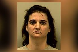 Mẹ chồng máu lạnh xả súng vào con dâu để giành quyền nuôi cháu