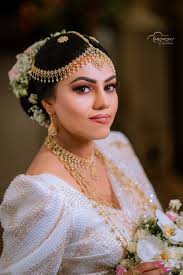 💜"Let us take you to your dream "💜 Dressed by : Thushani Hathurusinghe  Salon Wonrose