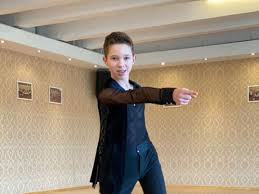 Nach den großen verzaubern jetzt die kleinen mit ihren tänzen das publikum und tanzen um den titel dancing sternchen 2021. Standard Latein Aktuell Trp