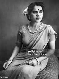 315 1940s Indian Women Stock Photos ...