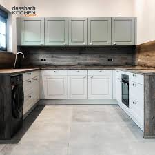 sie mochten wissen wie ihre neue dassbach kuche bei ihnen zuhause aussehen konnte unsere monteure machen regelmassig s landhauskuche kuchenmontage einbaukuche