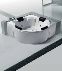 Queste ultime richiedono uno spazio maggiore ma sono in genere quelle dove l' estro del design può esprimersi in tutta libertà. Vasca Da Bagno Idromassaggio 165 Acrilico Tonda O Angolare