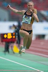 O salto triplo é uma modalidade do atletismo em que o atleta dá um salto em um só pé, uma passada e um salto, nessa ordem. Neele Eckhardt Wikiwand