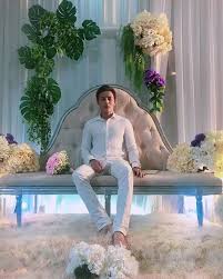 Beliau pertama kali muncul dalam drama frontpage pada 2008. Nazim Othman Terkesan Bella Dally Kahwin Baru
