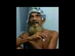 Allah memberikan seseorang sebuah keajaiban kepada yang disebut wali dengan kemampuan di luar akal pikiran manusia. Waliyulloh Majdub Yang Masih Hidup Hingga Sekarang Habib Bakar Asal Gresik By Robert Ward