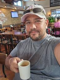 The last of the four teams boarding for Manila now. Wok Misin mas go yet... 