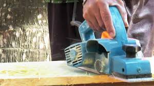 Cara menghitung biaya pemasangan kusen kayu (img. Menghaluskan Kayu Dengan Mesin Ketam Kayu Youtube