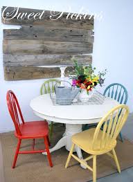 Different Color Chairs Just Passed Up Four Of These Chairs On Trash Day Grr Painted Kitchen Tables Dining Room Table Kitchen Table Makeover