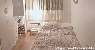 .metode membuat dekorasi kamar tidur untuk perempuan, laki laki, anak kecil, dewasa dengan ukuran kecil atau sempit agar supaya menjadi tampak lebih luas dan longgar, di samping dari desain bagus, sang penghuni kamar pun bakal merasa tambah nyaman menduduki kamar tidur tersebut. Ide Dekorasi Kamar Tidur Minimalis Cocok Untuk Jadi Inspirasi