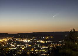 A 10h pour la météo aix en provence, un ciel entièrement dégagé devrait être au rendez vous. La Comete Neowise A Droite Au Dessus D Aix En Provence Photolive Toutes Les Photos Meteo En Temps Reel Infoclimat
