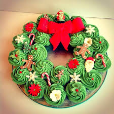 Cute Christmas Cupcake Decorating Cupcake Wreath Festive Christmas Dessert Christmas Cupcakes Decoration Christmas Cupcakes