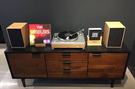The Sound Was Sweet From Shinola Audio Active Bookshelf Speakers Matched With A Vpi Runwell Turntabl Wireless Speaker System Bookshelf Speakers Audio Equipment