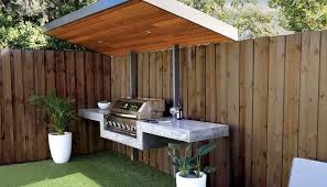 Diese Custom Cabinex Outdoor Kuche Wurde Von Der Forderung Unserer Kunden Nach Einem Show Stop Kunststuck Inspiriert Es Enthalt Ein Kundenspezifisches Polier In 2020 Mit Bildern Outdoor Grill Kuche Design Fur Aussenkuche