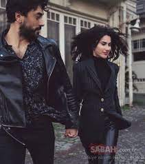 Gökhan alkan sevgilisi kendisi gibi oyuncu olan nesrin cavadzade'dir. Kalp Yarasi Nin Yildizi Gokhan Alkan Aska Geldi Sevgilisi Nesrin Cavadzade Ye Methiyeler Duzdu Galeri Magazin