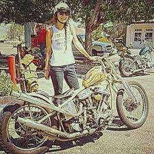 panhead スプリンガー 美人ライダー ツーリング日和 パンヘッド ハーレー ハーレー女子 ガールズバイカー レディースバイカー バイク女子 バイクのある風景 かわいい かっこいい女性 渋い 美人 美人ライダー ソロシート vintage ガールズバイカー