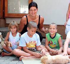 Check spelling or type a new query. Anyakent Igazan Boldog A Ma 40 Eves Egerszegi Krisztina Borsonline