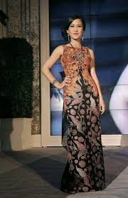 See more ideas about batik fashion, batik dress, batik kebaya. 7 Dress Batik Kombinasi Brokat Buat Kondangan Womantalk
