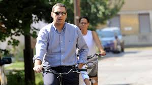 (róla bebizonyították, hogy verte a feleségét). Ferenc Papanal Jart Lazar Janos Ajandekot Is Vitt Neki 24 Hu