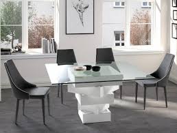 Table A Manger Carree Bois Laque Blanc Et Verre Kaz Lestendances Fr Table Salle A Manger Tables A Manger Carrees Table De Salle A Manger Blanche