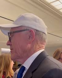 Jets owner Woody Johnson remains confident in Aaron Glenn, not so confident  in their quarterbacks. 😬, (Via @joriepstein )