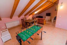 Situadas en sierra de gredos, en burgohondo, ávila. Casas Rurales Para Viajar Con Ninos En Burgos Escapada En Familia Siente Castilla Y Leon